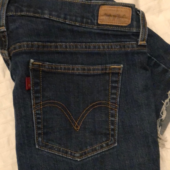 Dark Levi’s cut offs - Picture 4 of 5